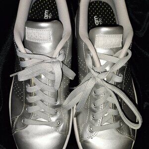 Adidas Women's Neo Advantage Cloudfoam Size 10 Silver and White Sneakers